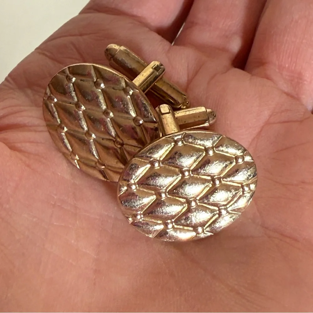 Vintage mid century modern Gold tone quilted slant shank oval cufflink